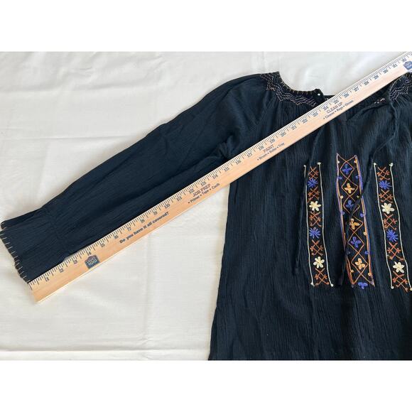 First vision top women’s size medium black embroidered cotton flare sleeves VTG - Picture 5 of 8
